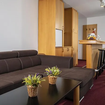 Club 4*