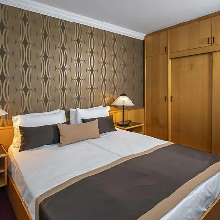 Club Hotel