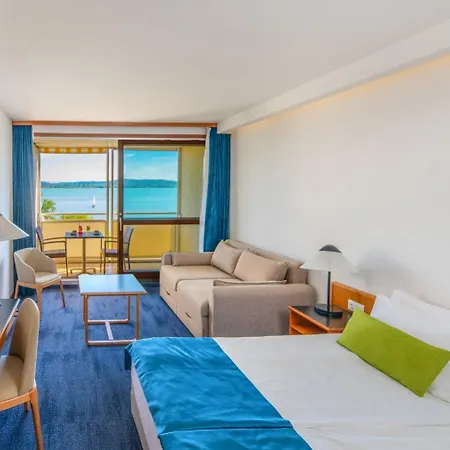 Club Hotel 4*
