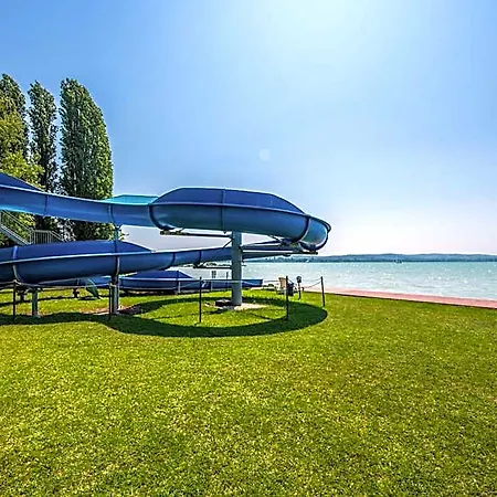 Club Hotel